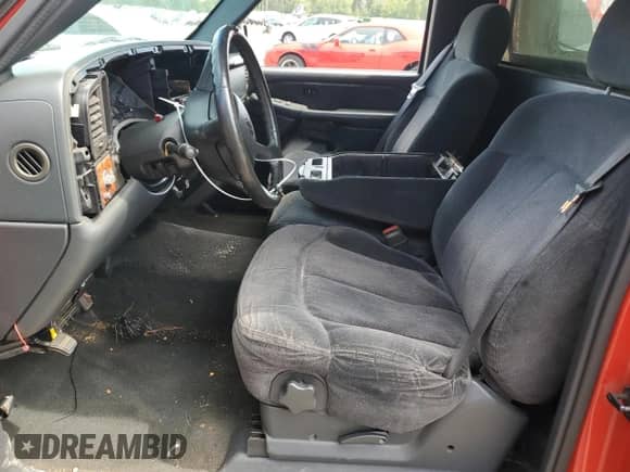 2000 Chevrolet Silverado 1500 LS with VIN 1GCEC14T8YZ117212, listed as a Copart auction lot 69843054 with 213,672 mi miles and Salvage title. Bid and sale history available at DreamBid. Image 7.