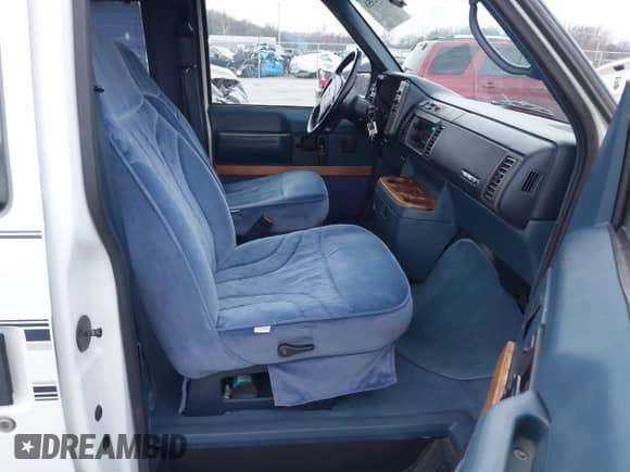 1995 Chevrolet Astro Cargo with VIN 1GBDM19W5SB172412, listed as a IAAI auction lot 41172353 with 119,531 mi miles and . Bid and sale history available at DreamBid. Image 5.