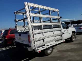 2012 Chevrolet Silverado 2500HD Work Truck z VIN 1GC0CVCG8CF178561, wystawiony jako Copart lot #82320235 z przebiegiem 132 393 mil mil oraz Szkoda całkowita • Salvage title. Historia ofert i sprzedaży dostępna na DreamBid. Obrazek 3.