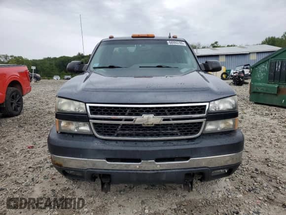 2006 Chevrolet Silverado 2500HD LT2 z VIN 1GCHK29U36E126864, wystawiony jako Copart lot #68993785 z przebiegiem Nie podano mil oraz Czysty tytuł • Clean title. Historia ofert i sprzedaży dostępna na DreamBid. Obrazek 5.