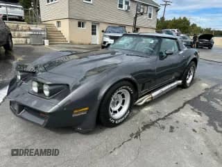 1981 Chevrolet Corvette с VIN 1G1AY8768BS413337, выставлен на аукционе Copart как лот 81437325 с пробегом 56 543 миль миль и Чистый • Clean title. История ставок и продаж доступна на DreamBid. Изображение 1.