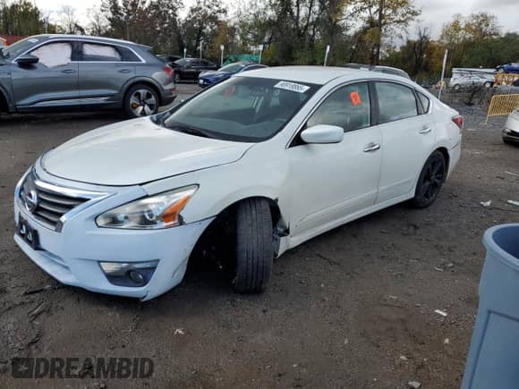 2015 Nissan Altima 2.5 z VIN 1N4AL3AP1FC175041, wystawiony jako Copart lot #90918885 z przebiegiem 245 329 mil mil oraz Czysty tytuł • Clean title. Historia ofert i sprzedaży dostępna na DreamBid. Obrazek 1.