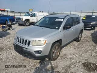 2011 Jeep Compass z VIN 1J4NT1FA9BD155431, wystawiony jako Copart lot #66507495 z przebiegiem Nie podano mil oraz Czysty tytuł • Clean title. Historia ofert i sprzedaży dostępna na DreamBid. Obrazek 1.