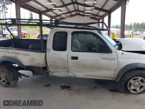 2001 Toyota Tacoma с VIN 5TEWN72N11Z733480, выставлен на аукционе IAAI как лот 42244484 с пробегом 323 454 миль миль и . История ставок и продаж доступна на DreamBid. Изображение 14.