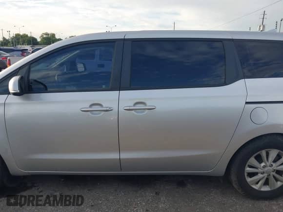 2016 Kia Sedona L с VIN KNDMA5C19G6206456, выставлен на аукционе IAAI как лот 42684570 с пробегом 69 471 миль миль и . История ставок и продаж доступна на DreamBid. Изображение 14.