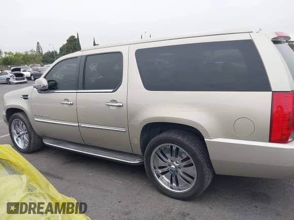 2013 Cadillac Escalade ESV с VIN 1GYS4GEF2DR216804, выставлен на аукционе IAAI как лот 42459084 с пробегом 159 073 миль миль и . История ставок и продаж доступна на DreamBid. Изображение 14.