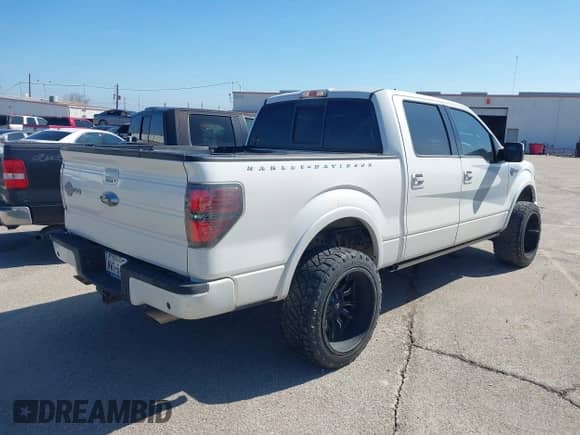 2012 Ford F-150 Lariat z VIN 1FTFW1C69CFA80513, wystawiony jako IAAI lot #41648834 z przebiegiem 201 130 mil mil oraz . Historia ofert i sprzedaży dostępna na DreamBid. Obrazek 4.