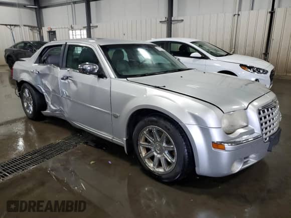 2005 Chrysler 300 C with VIN 2C3JA63H25H145036, listed as a Copart auction lot 67770735 with 200,753 mi miles and Salvage title. Bid and sale history available at DreamBid. Image 4.
