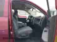 2017 Ram 1500 Express z VIN 1C6RR7FTXHS636925, wystawiony jako IAAI lot #42449628 z przebiegiem 65 898 mil mil oraz . Historia ofert i sprzedaży dostępna na DreamBid. Obrazek 5.