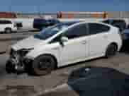 2015 Toyota Prius Three z VIN JTDKN3DU1F0396263, wystawiony jako Copart lot #84042155 z przebiegiem 285 427 mil mil oraz Szkoda całkowita • Salvage title. Historia ofert i sprzedaży dostępna na DreamBid. Obrazek 1.