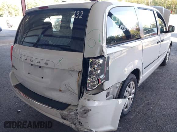 2016 Dodge Grand Caravan SE with VIN 2C4RDGBG1GR252273, listed as a IAAI auction lot 43183377 with 152,225 mi miles and . Bid and sale history available at DreamBid. Image 6.