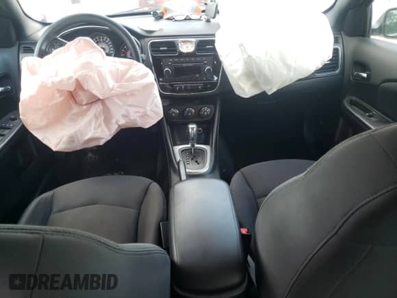 2014 Chrysler 200 LX с VIN 1C3CCBAG0EN149955, выставлен на аукционе Copart как лот 84375655 с пробегом 44 383 миль миль и Списание • Salvage title. История ставок и продаж доступна на DreamBid. Изображение 8.