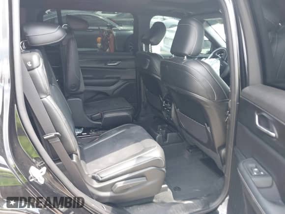 2025 Jeep Grand Cherokee Altitude X z VIN 1C4RJKAGXS8665598, wystawiony jako IAAI lot #43060946 z przebiegiem 4 059 mil mil oraz . Historia ofert i sprzedaży dostępna na DreamBid. Obrazek 8.