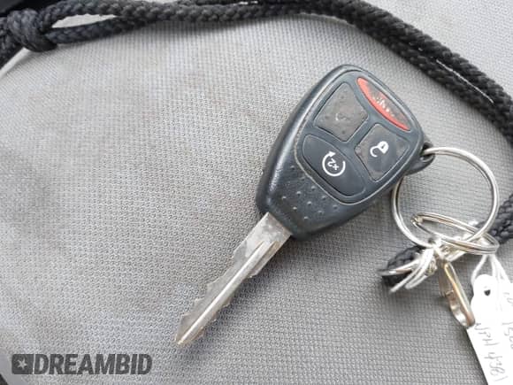 2008 Dodge 1500 ST z VIN 1D7HA18N08J167718, wystawiony jako IAAI lot #42449649 z przebiegiem 180 556 mil mil oraz . Historia ofert i sprzedaży dostępna na DreamBid. Obrazek 11.