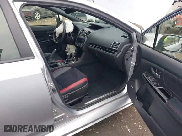 2019 Subaru WRX STI Limited z VIN JF1VA2V63K9807256, wystawiony jako IAAI lot #42390008 z przebiegiem 74 821 mil mil oraz . Historia ofert i sprzedaży dostępna na DreamBid. Obrazek 5.