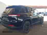 2025 Jeep Grand Cherokee Altitude z VIN 1C4RJHAG7SC300151, wystawiony jako IAAI lot #42779373 z przebiegiem 1 843 mil mil oraz . Historia ofert i sprzedaży dostępna na DreamBid. Obrazek 4.