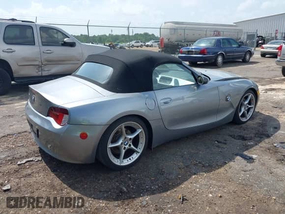 2006 BMW Z4 3.0si с VIN 4USBU53556LW91321, выставлен на аукционе IAAI как лот 42626601 с пробегом 109 974 миль миль и . История ставок и продаж доступна на DreamBid. Изображение 4.