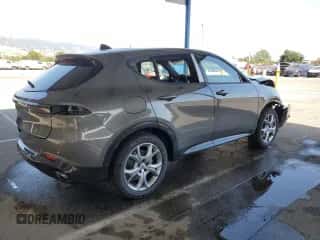 2024 Dodge Hornet R/T z VIN ZACPDFCWXR3A32412, wystawiony jako Copart lot #55888764 z przebiegiem 1 194 mil mil oraz Czysty tytuł • Clean title. Historia ofert i sprzedaży dostępna na DreamBid. Obrazek 3.