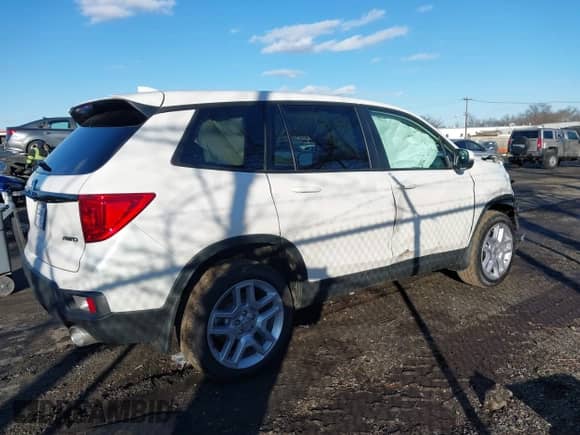 2025 Honda Passport EX-L with VIN 5FNYF8H53SB017413, listed as a IAAI auction lot 41586603 with 435 mi miles and . Bid and sale history available at DreamBid. Image 13.