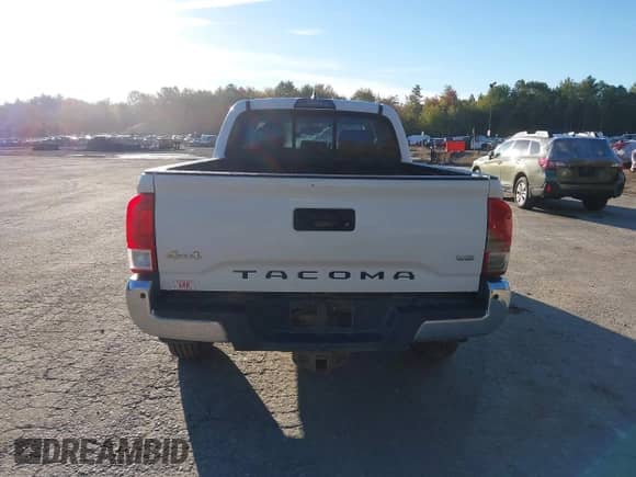 2016 Toyota Tacoma SR5 с VIN 5TFDZ5BN5GX012143, выставлен на аукционе IAAI как лот 43352583 с пробегом 86 812 миль миль и . История ставок и продаж доступна на DreamBid. Изображение 16.