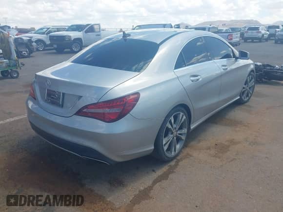2018 Mercedes-Benz CLA 250 с VIN WDDSJ4EB9JN519727, выставлен на аукционе IAAI как лот 42831303 с пробегом 72 444 миль миль и . История ставок и продаж доступна на DreamBid. Изображение 4.
