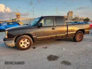 2005 Chevrolet Silverado 1500 LS z VIN 2GCEC19T951162821, wystawiony jako Copart lot #81110515 z przebiegiem 176 601 mil mil oraz Czysty tytuł • Clean title. Historia ofert i sprzedaży dostępna na DreamBid. Obrazek 1.
