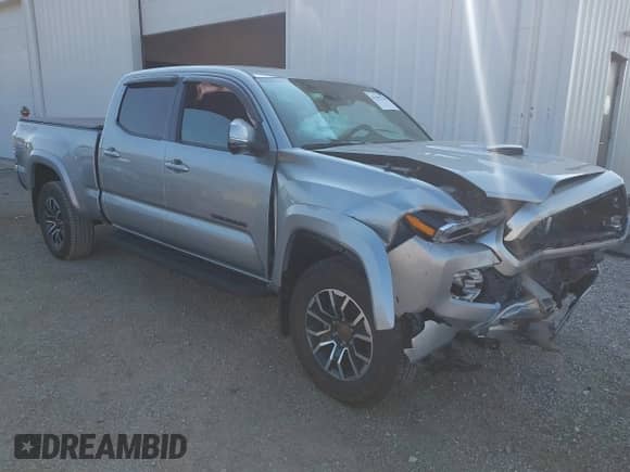 2023 Toyota Tacoma SR5 z VIN 3TMDZ5BN3PM142735, wystawiony jako IAAI lot #43182736 z przebiegiem 18 513 mil mil oraz . Historia ofert i sprzedaży dostępna na DreamBid. Obrazek 1.