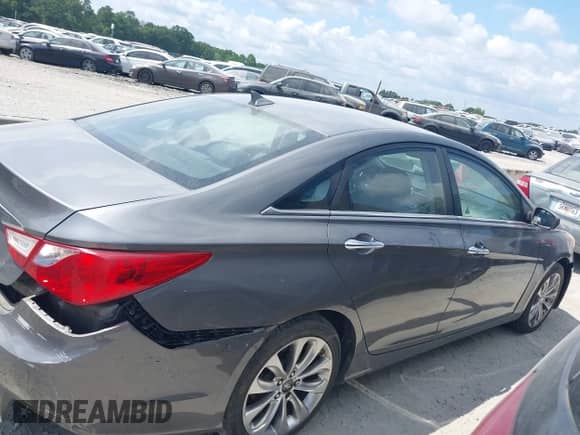 2011 Hyundai Sonata Limited с VIN 5NPEC4AC5BH059063, выставлен на аукционе IAAI как лот 42938602 с пробегом 221 178 миль миль и . История ставок и продаж доступна на DreamBid. Изображение 13.