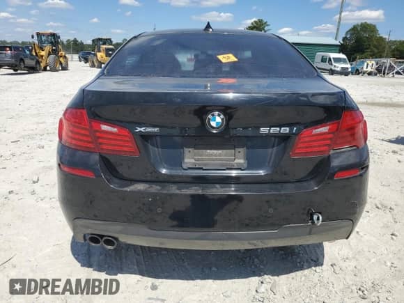 2014 BMW 5 Series 528i xDrive with VIN WBA5A7C59ED613640, listed as a Copart auction lot 70674065 with 155,654 mi miles and Salvage title. Bid and sale history available at DreamBid. Image 6.