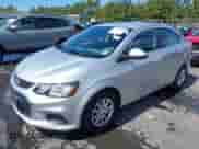 2019 Chevrolet Sonic LT z VIN 1G1JD5SB5K4130283, wystawiony jako IAAI lot #43153707 z przebiegiem 56 227 mil mil oraz . Historia ofert i sprzedaży dostępna na DreamBid. Obrazek 18.