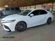 2024 Toyota Camry SE с VIN 4T1G11AK4RU842049, выставлен на аукционе Copart как лот 84820515 с пробегом 31 498 миль миль и Списание • Salvage title. История ставок и продаж доступна на DreamBid. Изображение 1.