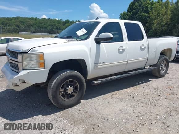 2010 Chevrolet Silverado 2500HD LTZ z VIN 1GC4KYBG0AF146367, wystawiony jako IAAI lot #42728892 z przebiegiem 327 718 mil mil oraz . Historia ofert i sprzedaży dostępna na DreamBid. Obrazek 17.