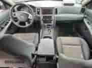 2008 Jeep Grand Cherokee Laredo z VIN 1J8GS48KX8C175073, wystawiony jako Copart lot #81942925 z przebiegiem 290 327 mil mil oraz Szkoda całkowita • Salvage title. Historia ofert i sprzedaży dostępna na DreamBid. Obrazek 8.