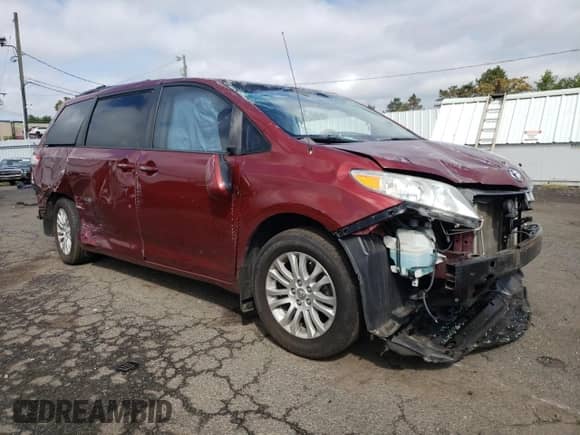2013 Toyota Sienna XLE AAS with VIN 5TDYK3DC0DS362335, listed as a Copart auction lot 71625885 with Not provided miles and Salvage title. Bid and sale history available at DreamBid. Image 4.