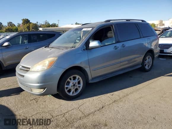 2004 Toyota Sienna XLE z VIN 5TDBA22C24S010816, wystawiony jako Copart lot #71118574 z przebiegiem 252 199 mil mil oraz Czysty tytuł • Clean title. Historia ofert i sprzedaży dostępna na DreamBid. Obrazek 1.
