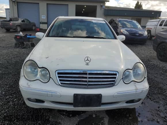 2004 Mercedes-Benz C 240 with VIN WDBRF81J04F526447, listed as a Copart auction lot 76088664 with 132,319 mi miles and Salvage title. Bid and sale history available at DreamBid. Image 5.