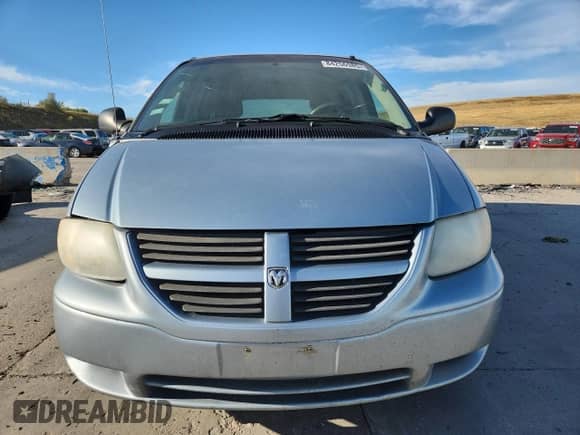 2005 Dodge Caravan SE with VIN 2D4GP24R25R362331, listed as a Copart auction lot 84256985 with 292,671 mi miles and Salvage title. Bid and sale history available at DreamBid. Image 5.