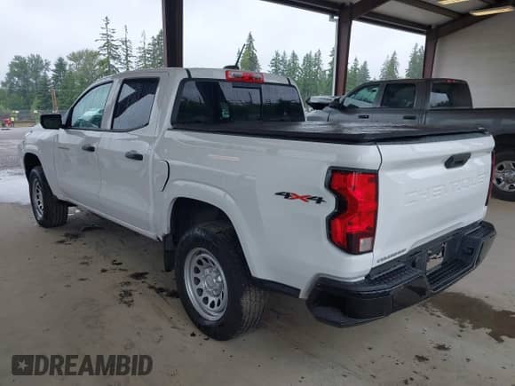 2024 Chevrolet Colorado 4WD Work Truck z VIN 1GCGTBEC9R1104126, wystawiony jako IAAI lot #42371575 z przebiegiem 21 800 mil mil oraz . Historia ofert i sprzedaży dostępna na DreamBid. Obrazek 3.