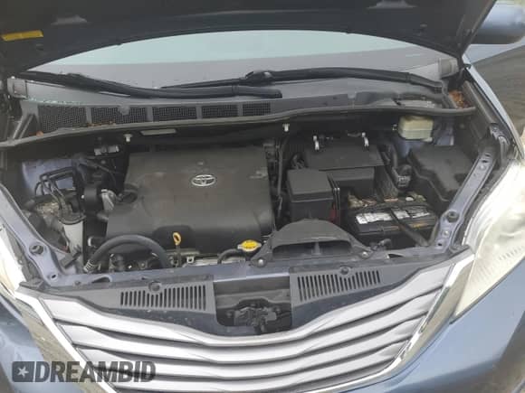 2016 Toyota Sienna XLE with VIN 5TDYK3DC9GS751673, listed as a Copart auction lot 69256525 with 81,113 mi miles and Salvage title. Bid and sale history available at DreamBid. Image 12.