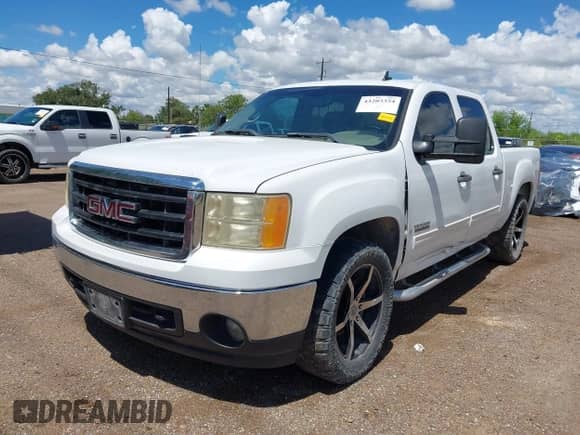 2007 GMC Sierra 1500 SLE1 z VIN 3GTEC13J07G557245, wystawiony jako IAAI lot #43203354 z przebiegiem 272 911 mil mil oraz . Historia ofert i sprzedaży dostępna na DreamBid. Obrazek 2.