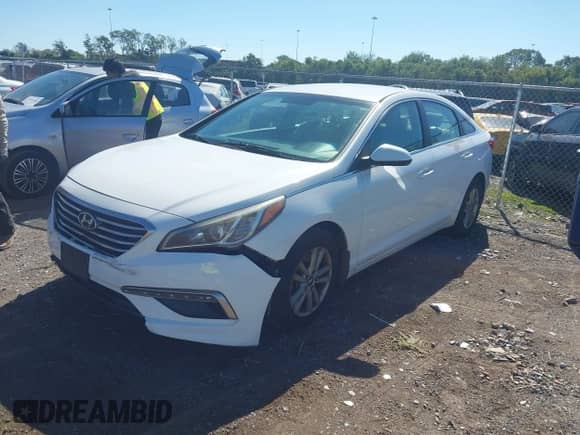 2015 Hyundai Sonata SE с VIN 5NPE24AF8FH232318, выставлен на аукционе IAAI как лот 43418707 с пробегом 147 005 миль миль и . История ставок и продаж доступна на DreamBid. Изображение 2.