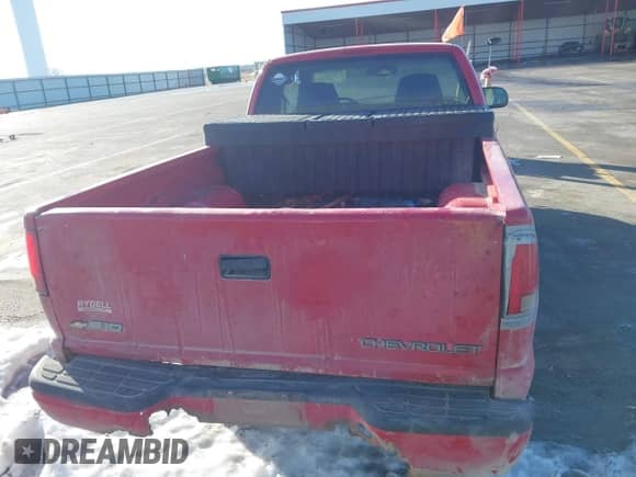 1998 Chevrolet S-10 LS с VIN 1GCCS1940W8216444, выставлен на аукционе IAAI как лот 41646371 с пробегом 141 743 миль миль и . История ставок и продаж доступна на DreamBid. Изображение 16.
