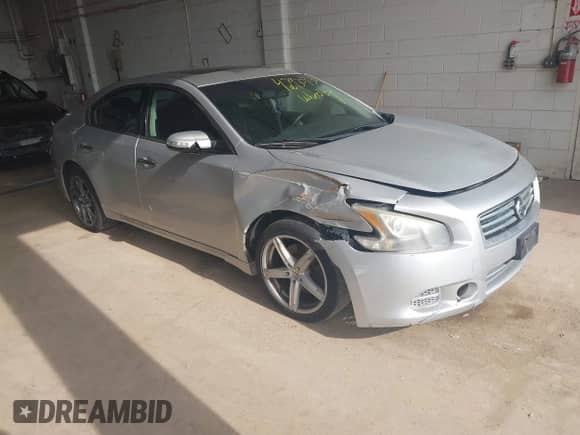 2014 Nissan Maxima S z VIN 1N4AA5AP6EC473861, wystawiony jako IAAI lot #42930733 z przebiegiem 140 000 mil mil oraz . Historia ofert i sprzedaży dostępna na DreamBid. Obrazek 1.