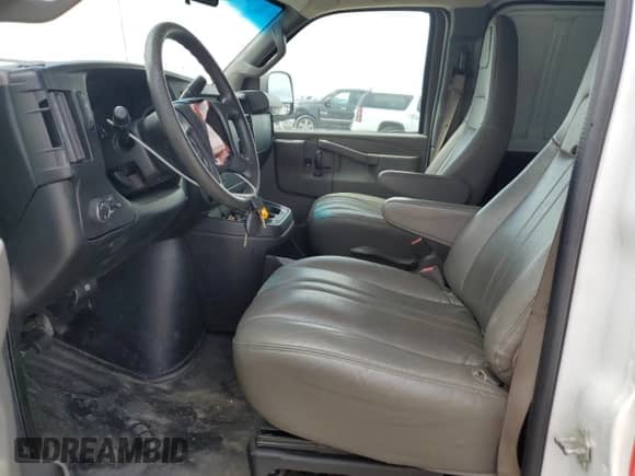 2017 Chevrolet Express Cargo с VIN 1GCWGAFF3H1348145, выставлен на аукционе Copart как лот 61208035 с пробегом 144 910 миль миль и Списание • Salvage title. История ставок и продаж доступна на DreamBid. Изображение 7.