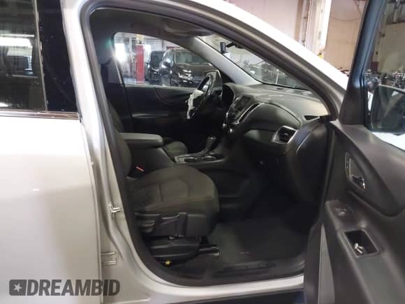 2019 Chevrolet Equinox LT с VIN 2GNAXTEV6K6216040, выставлен на аукционе IAAI как лот 43061056 с пробегом 72 326 миль миль и . История ставок и продаж доступна на DreamBid. Изображение 5.
