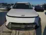 2025 Hyundai Kona SEL с VIN KM8HB3AB3SU200957, выставлен на аукционе Copart как лот 77235564 с пробегом Не указан миль и Списание • Salvage title. История ставок и продаж доступна на DreamBid. Изображение 5.