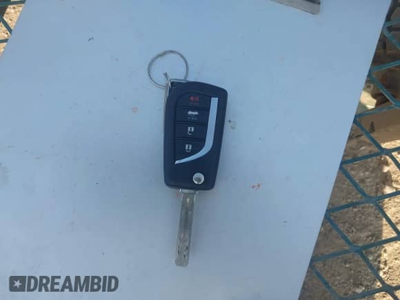 2023 Toyota Camry SE z VIN 4T1G11AK7PU810967, wystawiony jako IAAI lot #42981358 z przebiegiem 53 869 mil mil oraz . Historia ofert i sprzedaży dostępna na DreamBid. Obrazek 11.