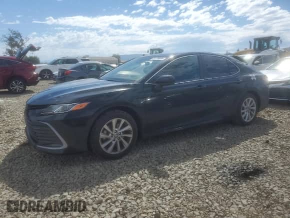 2023 Toyota Camry LE z VIN 4T1C11AK2PU156068, wystawiony jako Copart lot #81776895 z przebiegiem 28 144 mil mil oraz Szkoda całkowita • Salvage title. Historia ofert i sprzedaży dostępna na DreamBid. Obrazek 1.
