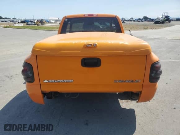 2005 Chevrolet Silverado 1500 LS with VIN 1GCEC19V25Z193613, listed as a Copart auction lot 62184885 with Not provided miles and Salvage title. Bid and sale history available at DreamBid. Image 6.