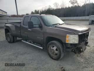 2008 Chevrolet Silverado 3500 z VIN 1GCJK39K98E180839, wystawiony jako Copart lot #42286135 z przebiegiem 176 665 mil mil oraz Szkoda całkowita • Salvage title. Historia ofert i sprzedaży dostępna na DreamBid. Obrazek 4.